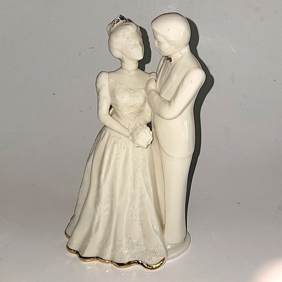 LENOX WEDDING PROMISE PORCELAIN BRIDE & GROOM CAKE TOPPER/FIGURINE VICTORIAN - Picture 2 of 9
